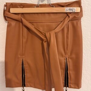 Mini skirt/ leather with zipper